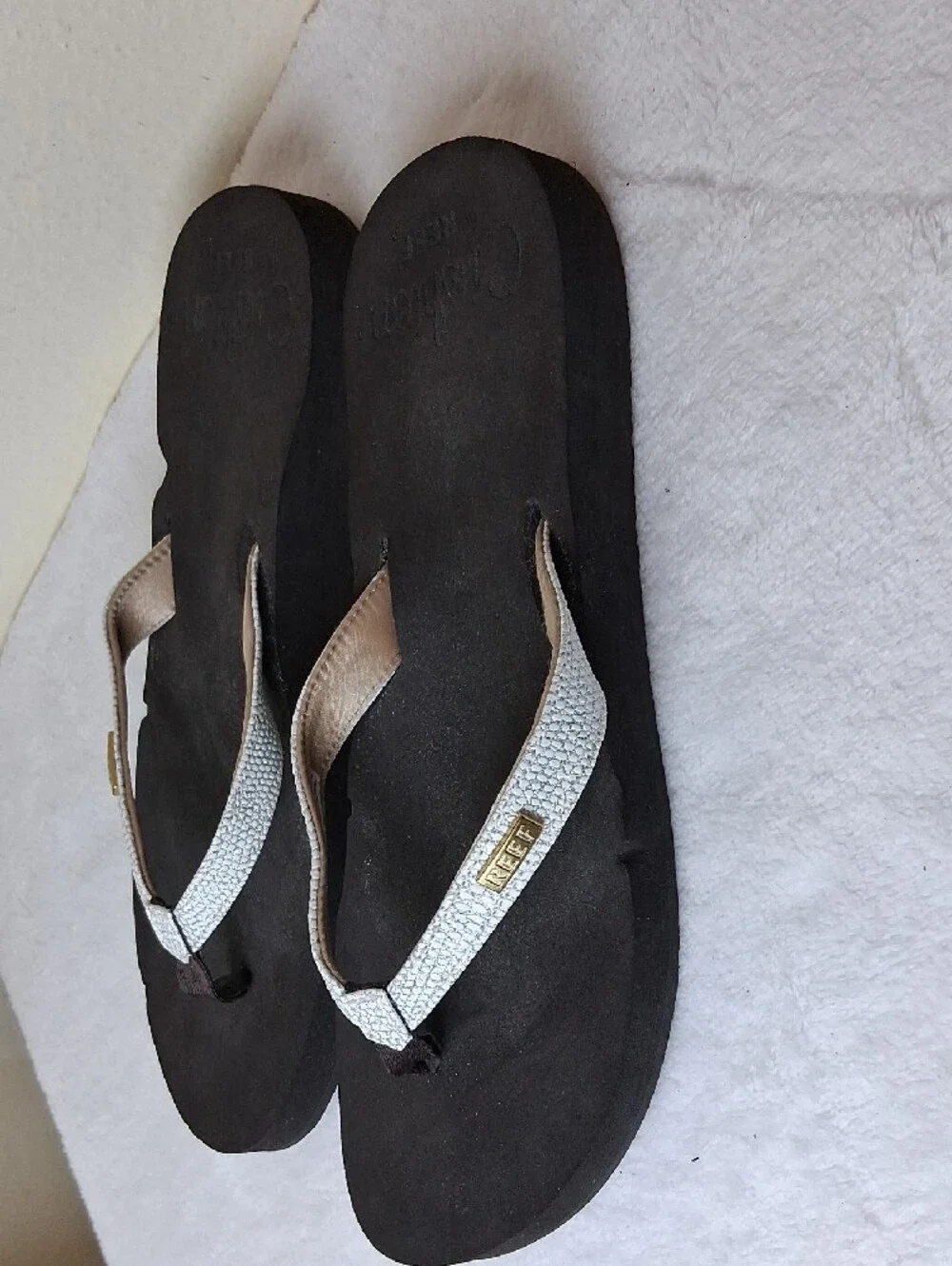 Reef Women's Black Footbed White Textured Strap Flip Flop Sandals